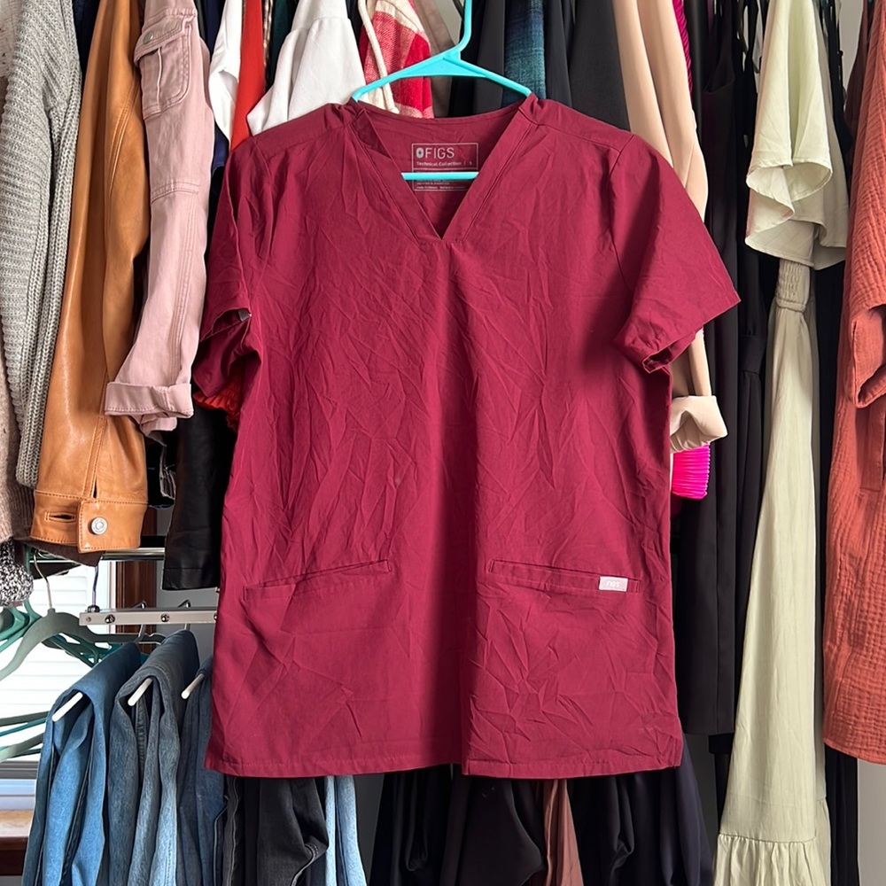 Women’s FIGS top size small